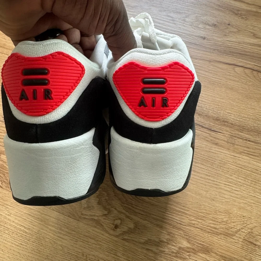 Nike Air Max 90 LV8 White and Gray Sneakers with Red Accents Size:9.5 - Picture 3 of 7